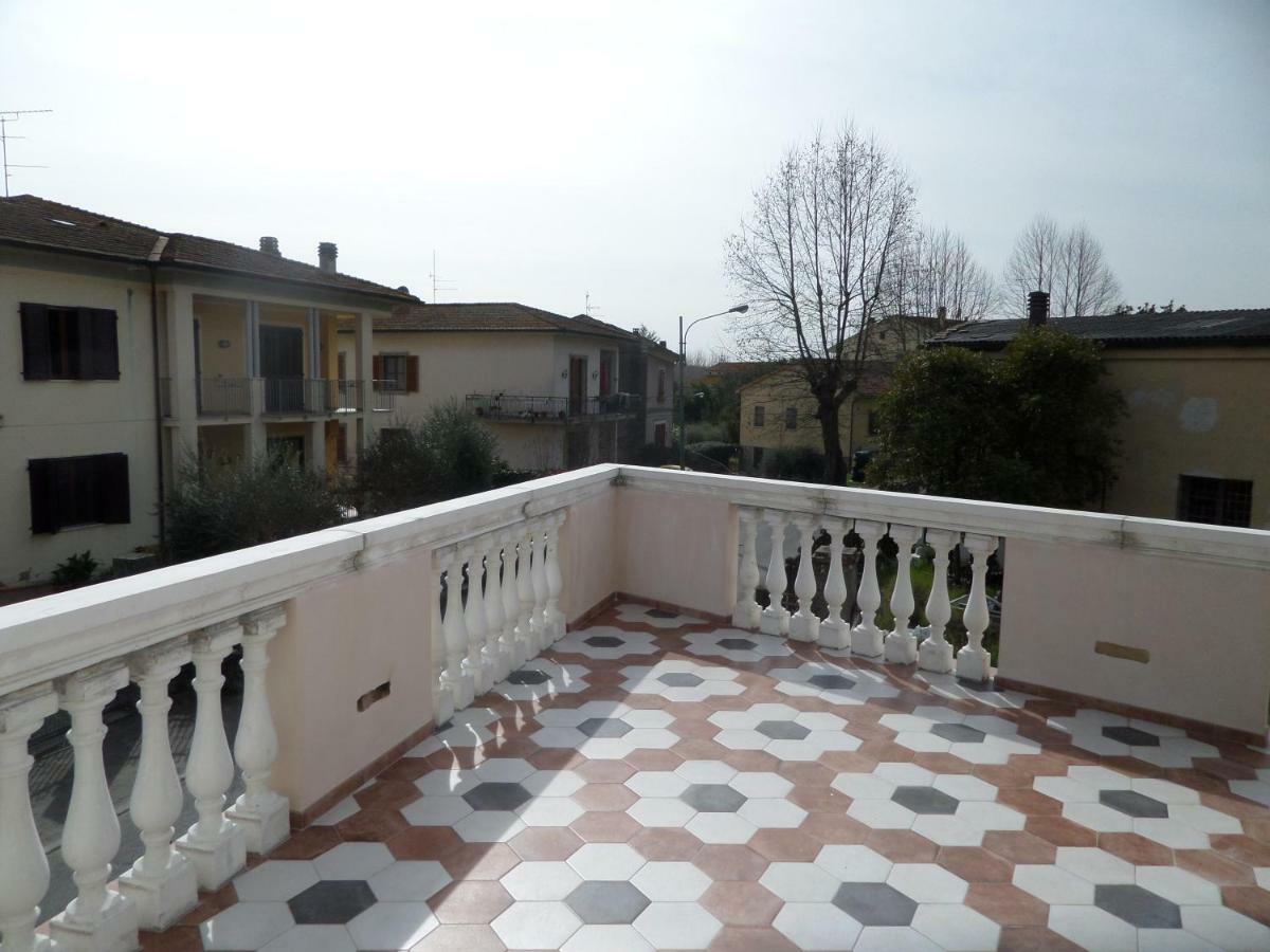 Apartament La Terrazza Palaia Zewnętrze zdjęcie